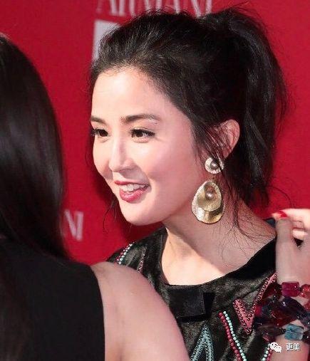 女星黑料女曝吃瓜网站,女星黑料曝光，吃瓜网站成焦点